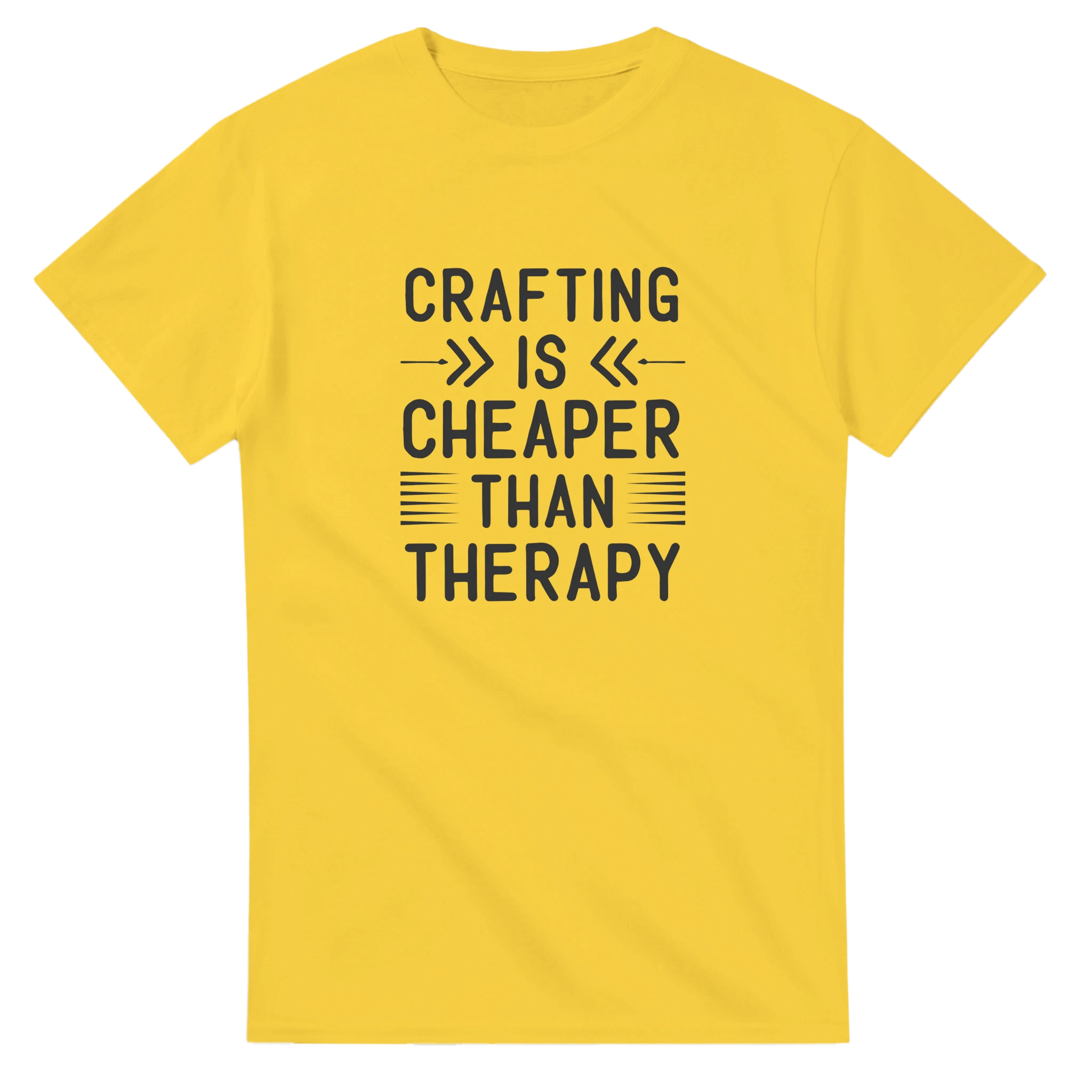Klassisk Bomulls-T-shirt: "Crafting is Cheaper Than Therapy" – Unisex T-shirt för Kreativa Själar i Många Färger Tstore 884b05ce-26e5-4682-96a0-cf91c390d26f